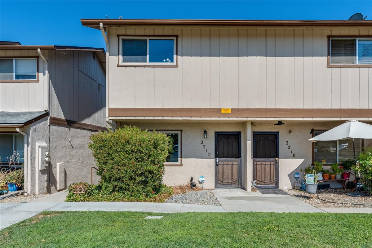 2212 Pine Street exterior